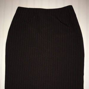 Larry Levine ladies size 8 lined brown skirt